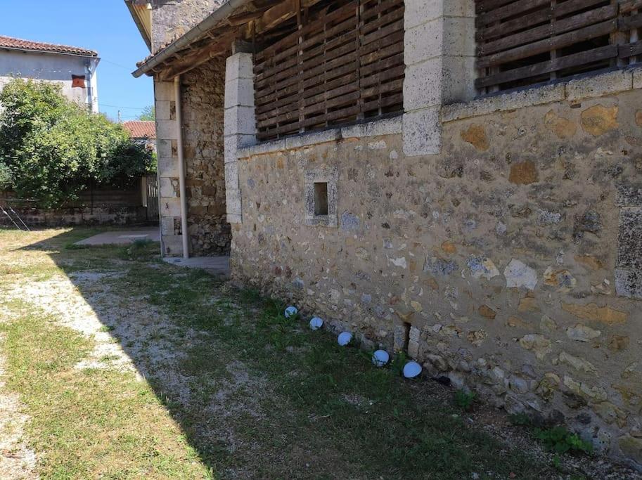 Maison De Campagne, Bulle De Verdure Montbron Dış mekan fotoğraf