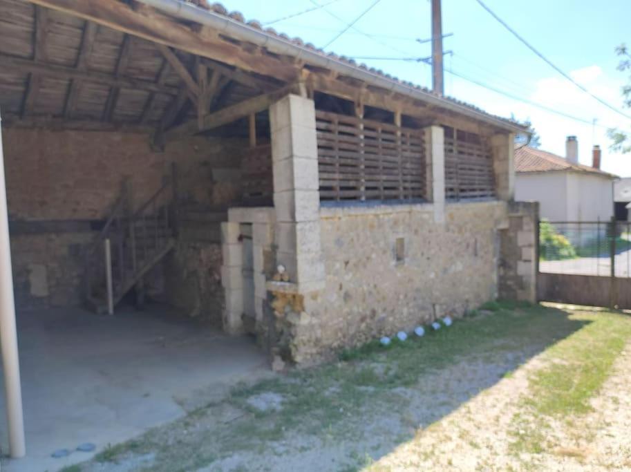 Maison De Campagne, Bulle De Verdure Montbron Dış mekan fotoğraf