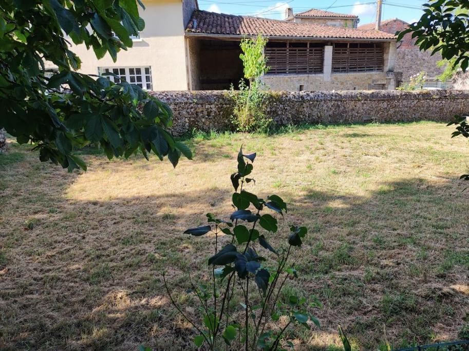 Maison De Campagne, Bulle De Verdure Montbron Dış mekan fotoğraf