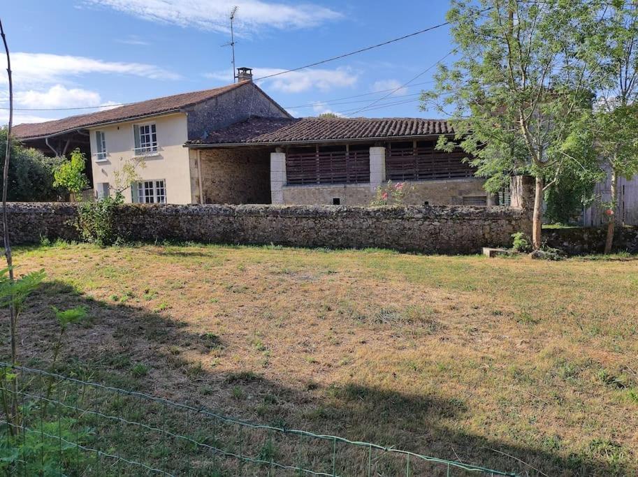 Maison De Campagne, Bulle De Verdure Montbron Dış mekan fotoğraf
