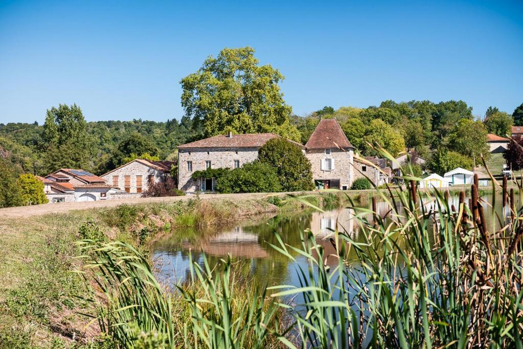 Maison De Campagne, Bulle De Verdure Montbron Dış mekan fotoğraf